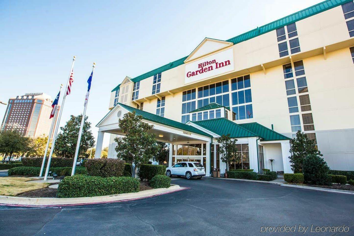 Hilton Garden Inn Dallas/Market Center Exterior photo